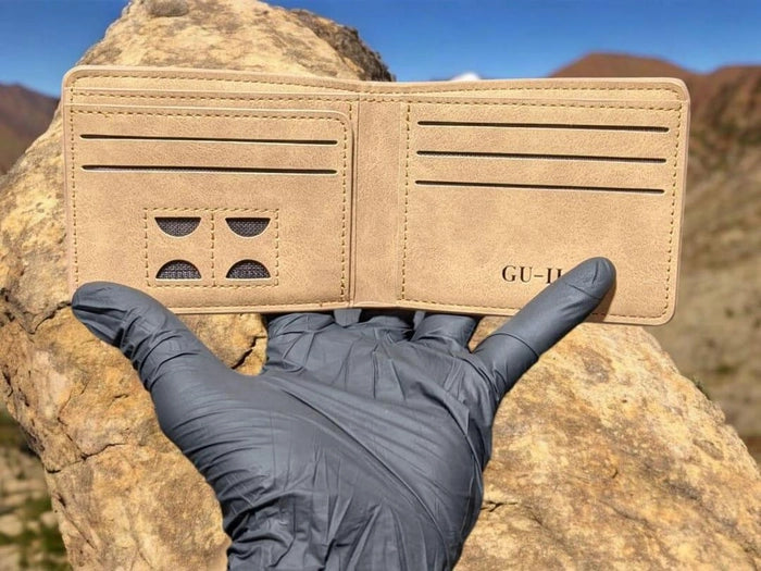 Vertical Bifold M logo  Wallet